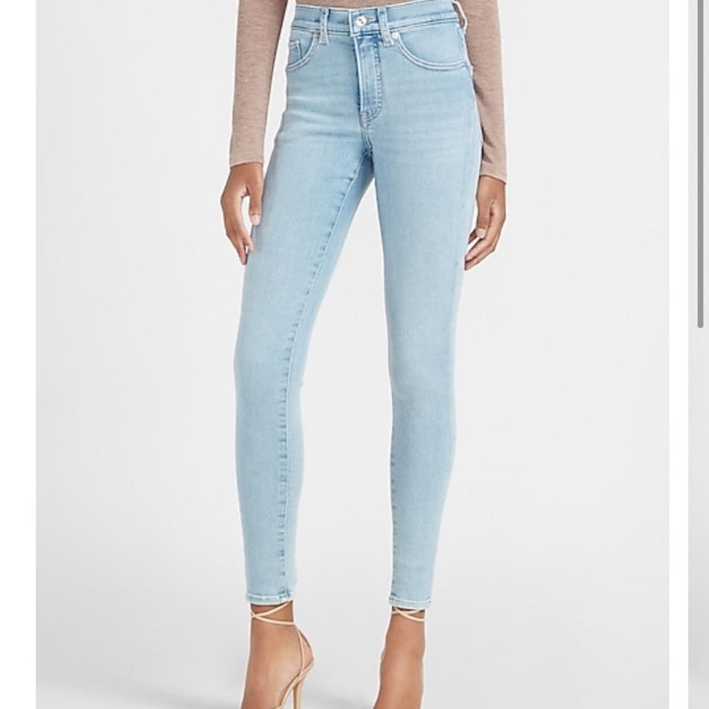 NWT Express Mid ride light wash skinny jeans